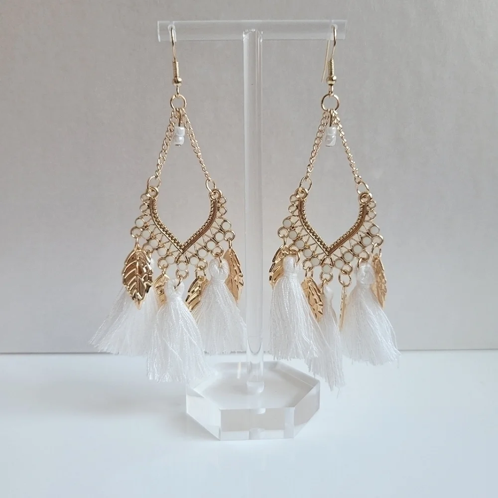 ☀️NWT Gold and White Tassel Boho Earrings